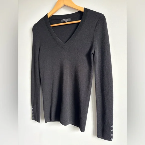 Banana Republic 100% Merino Wool V-Neck Sweater | Size Medium - Picture 3 of 6